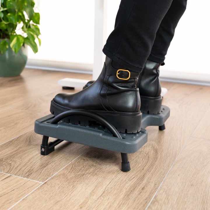 Reposapies Tooq Tqfr0601-g Ajustable En Inclinacion Color Negro