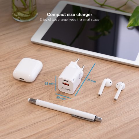 Cargador De Pared Tooq Tqwc-qcpd20wt Usb-c Pd + Usb-a Qc 20w Blanco