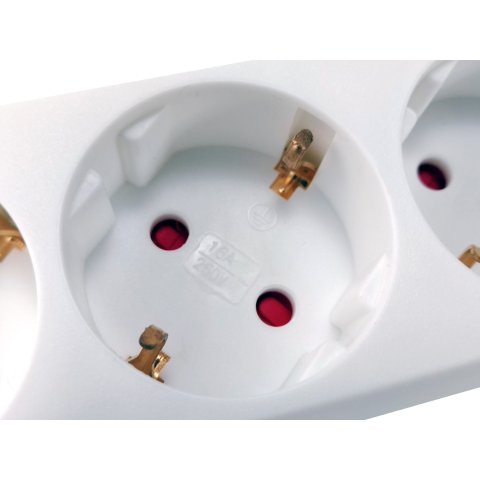 Regleta Alimentacion Equip Con 3 Tomas Cable De Red De 1.5 Metros