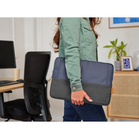 Funda Universal Trust Lisboa 24982 Soft Sleeve Color Negro azul Para Tablets portatiles Hasta 16"